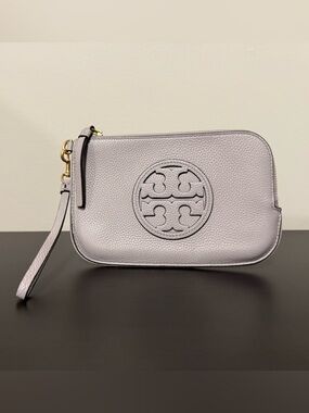 Tory Burch Gray Pebbled Leather Logo Wristlet Clutch